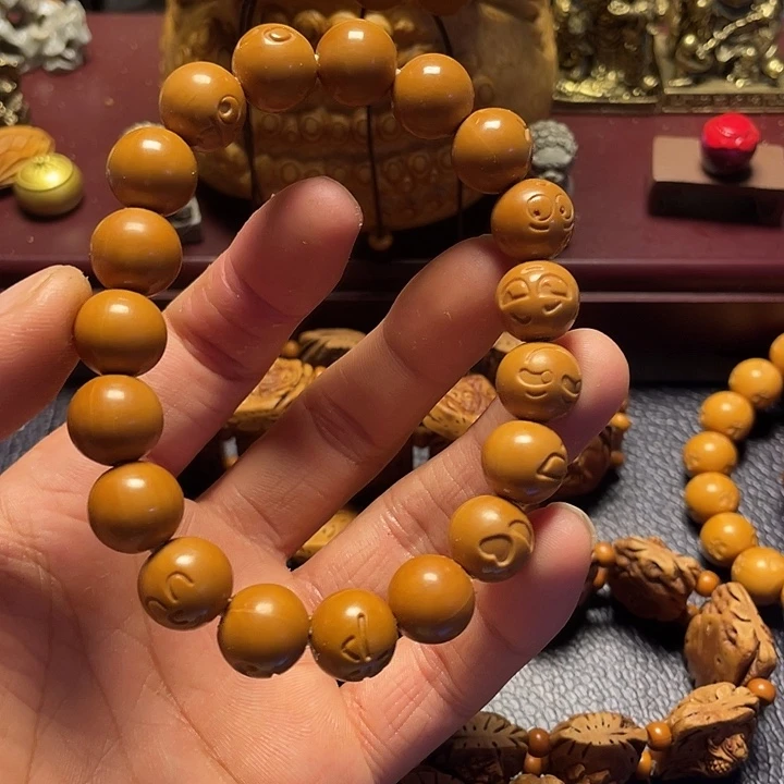 蓝****猴头核桃雕刻表情包