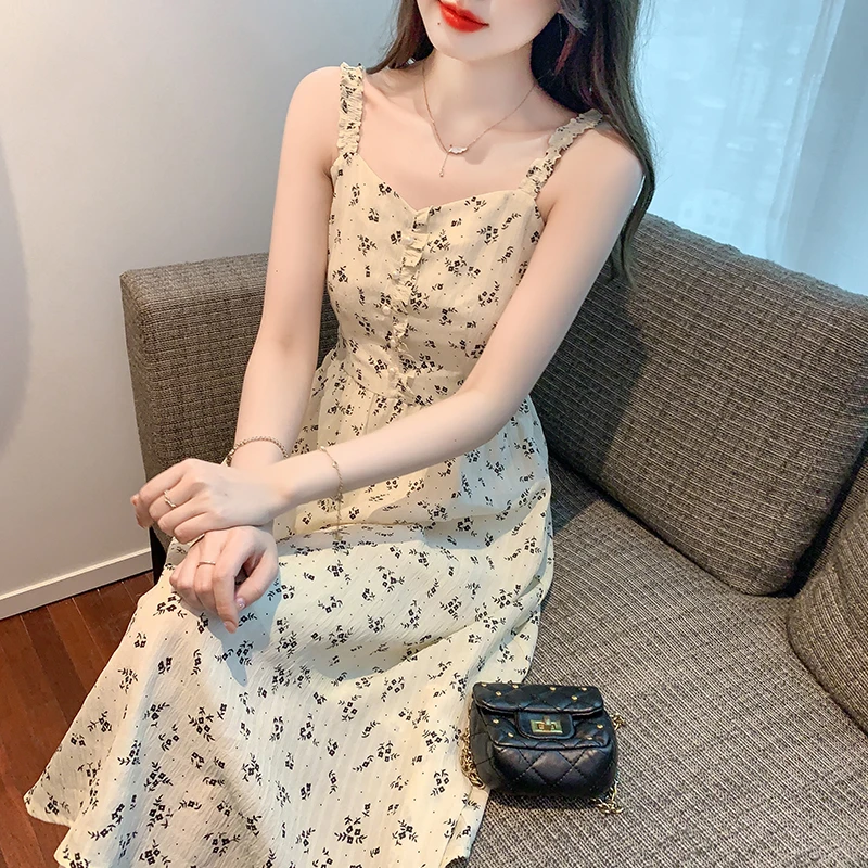温柔风茶歇吊带连衣裙女2025年夏季新款显瘦气质高级感碎花长裙子