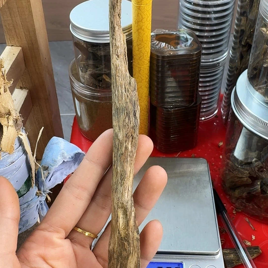 香料绿奇楠乌身圆叶块料12克