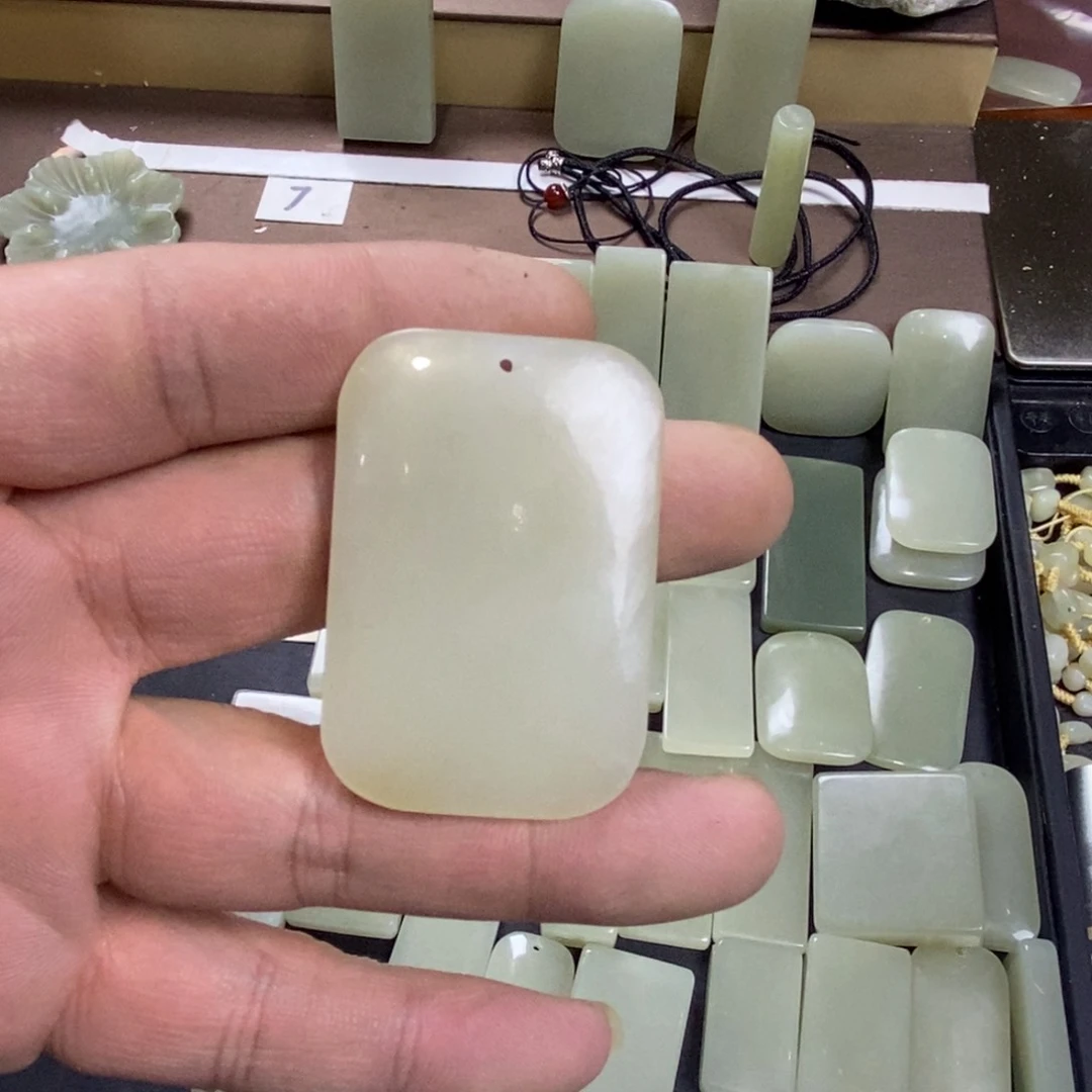 颈饰未镶嵌和田玉明**空031