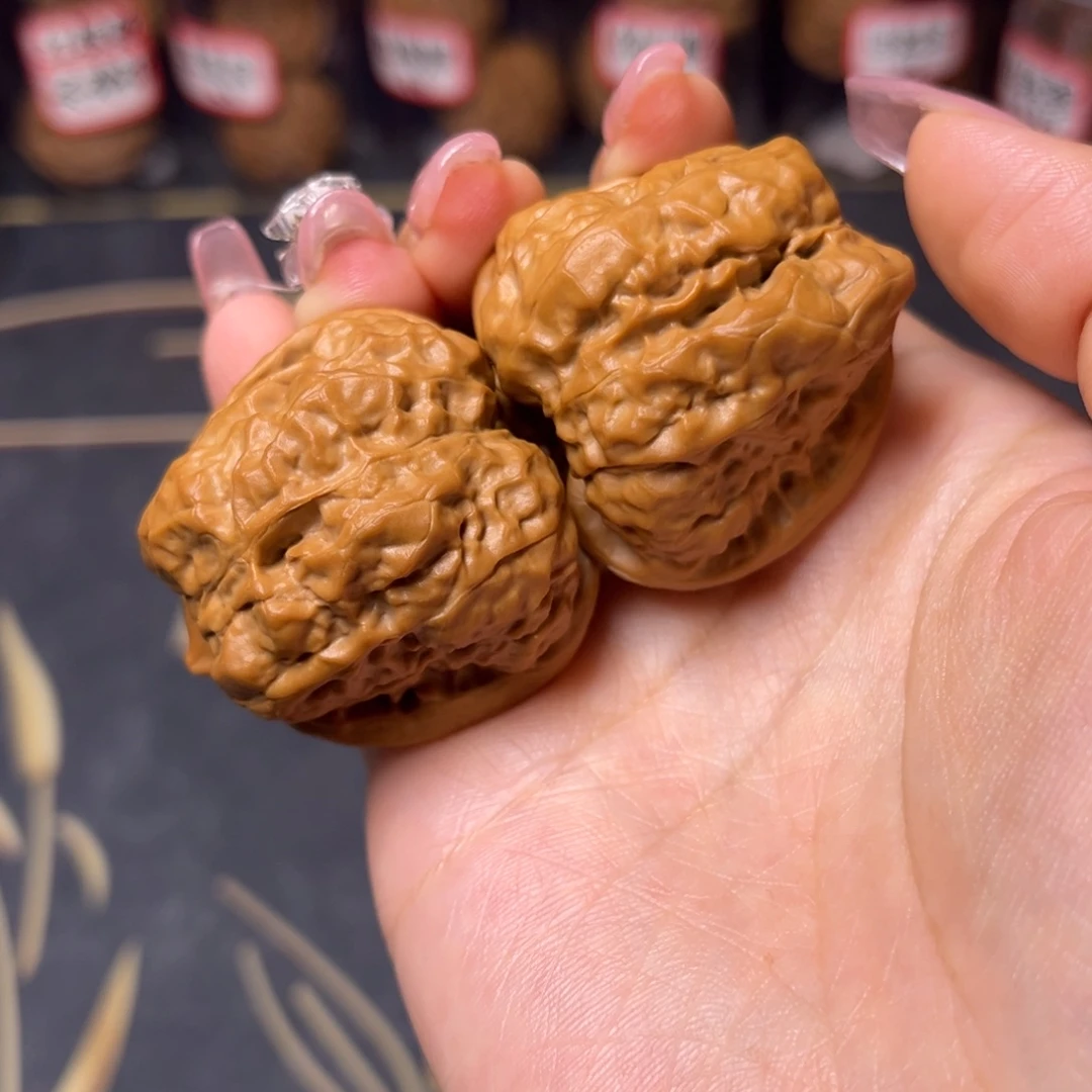 文玩核桃吊坠三角蛙肚子42边39.8