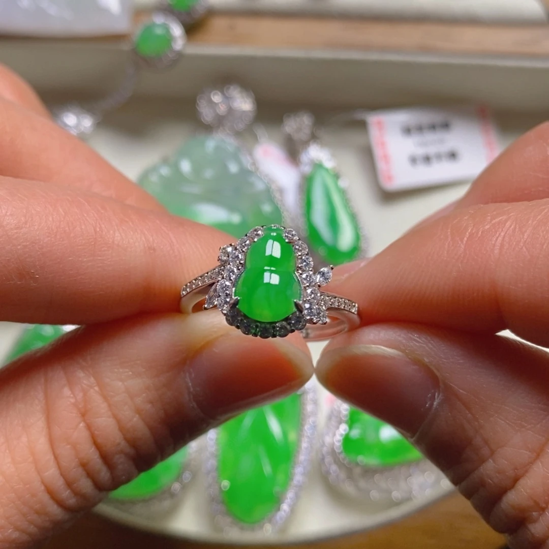 翡翠颈饰银S925镶嵌葫芦女戒