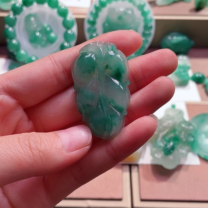 石英质玉未镶嵌吊坠