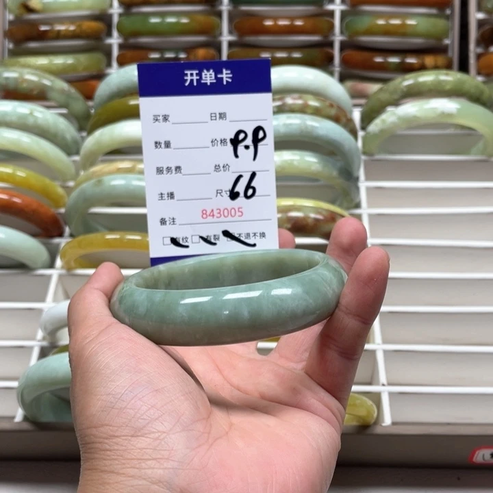 蛇纹石玉未镶嵌手镯m****z
