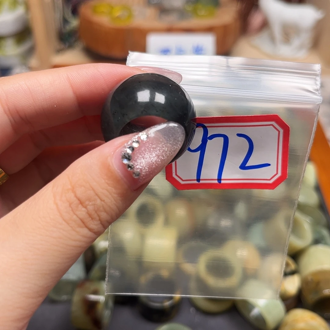 U****蛇纹石玉未镶嵌戒指