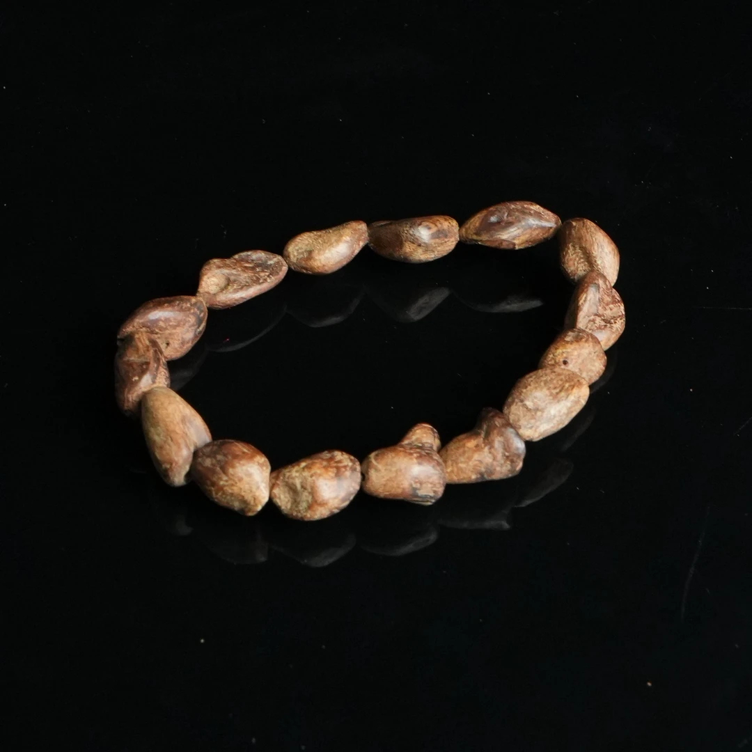 A3023 达拉干沉香土沉舍利子沉水手串 1.65x1.02x0.61cm  8.1g