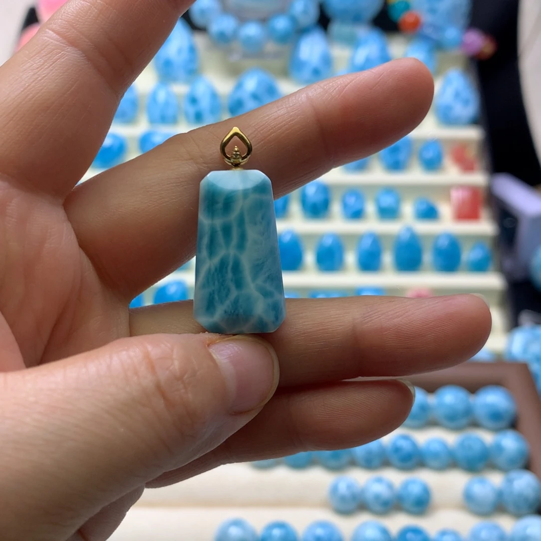 针钠钙石（海纹石）18K金镶嵌颈饰