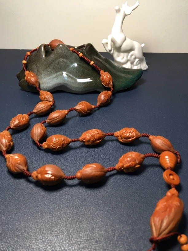 包衣十八罗汉  尺寸1.5x2.5左右，纯手工雕刻，核质晶莹剔透