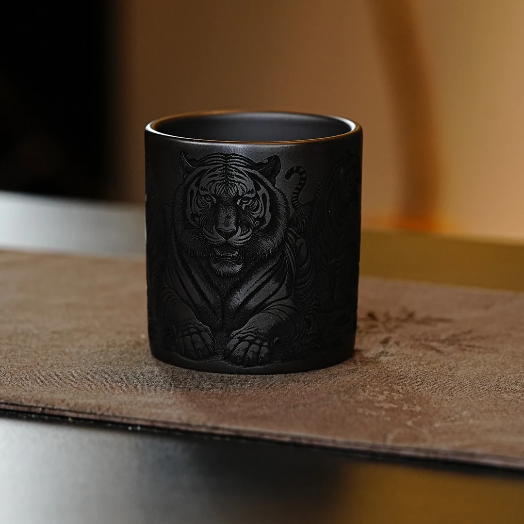 宜兴原矿茶具 石黄手工刻绘五虎老虎生威大气直筒紫砂主人杯