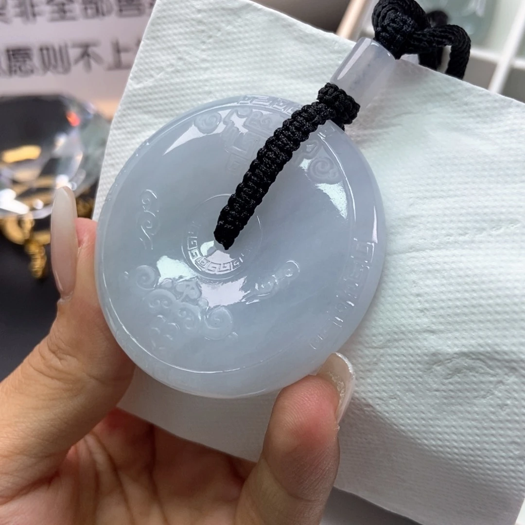 翡翠挂件未镶嵌翡翠