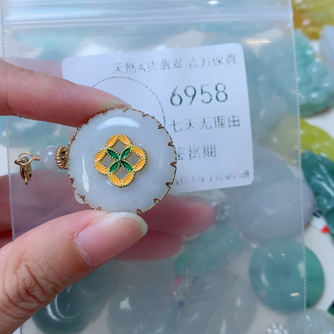 吊坠(不含链)未镶嵌翡翠