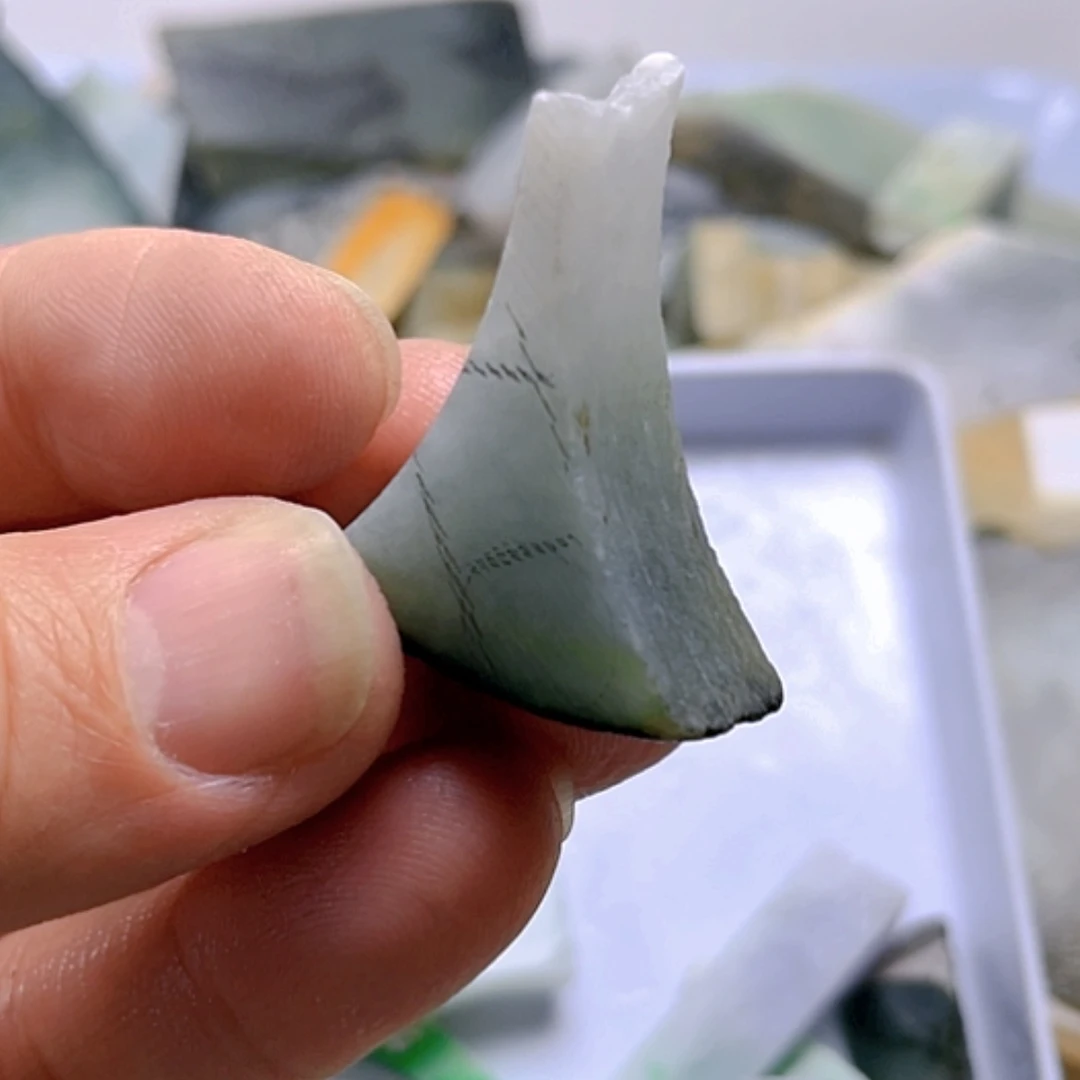 【闪购商品】翡翠颈饰未镶嵌宁*