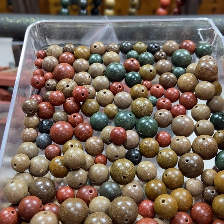 泥塑混合珠大小不一有孔