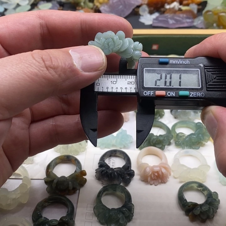 蛇纹石玉合金颈饰