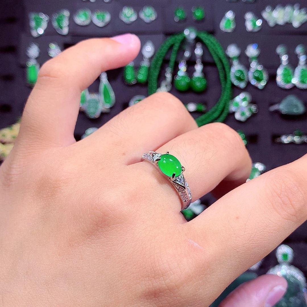 颈饰未镶嵌翡翠天然