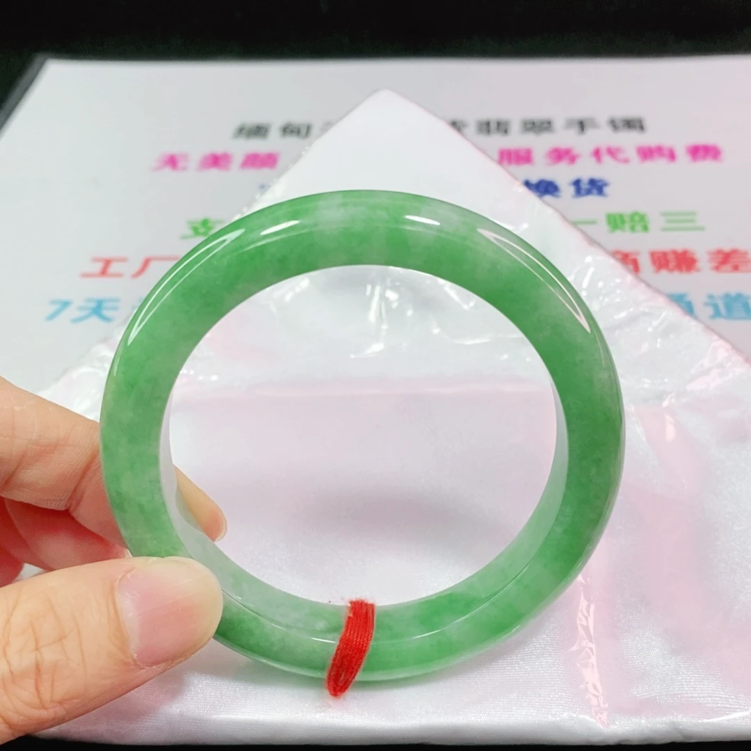 翡翠手镯未镶嵌58圈口正圈