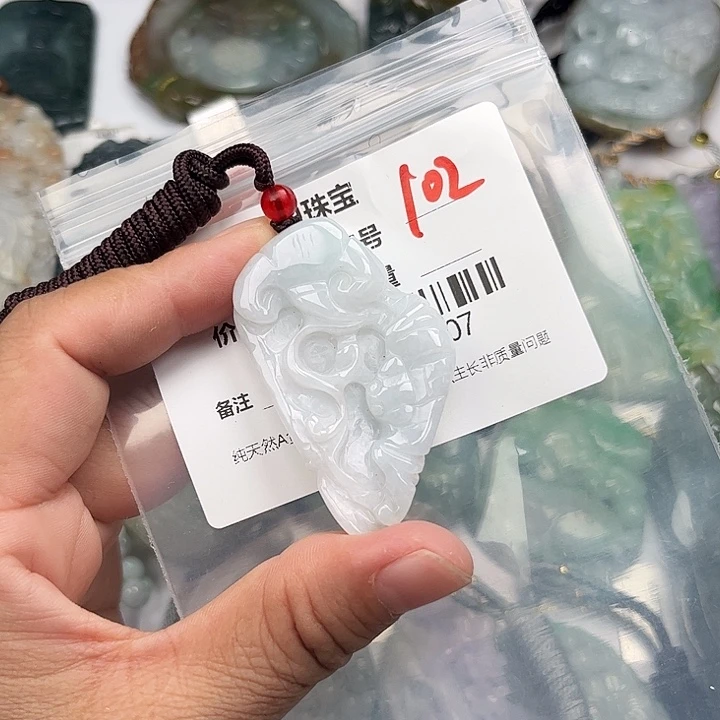 翡翠未镶嵌颈饰挂件