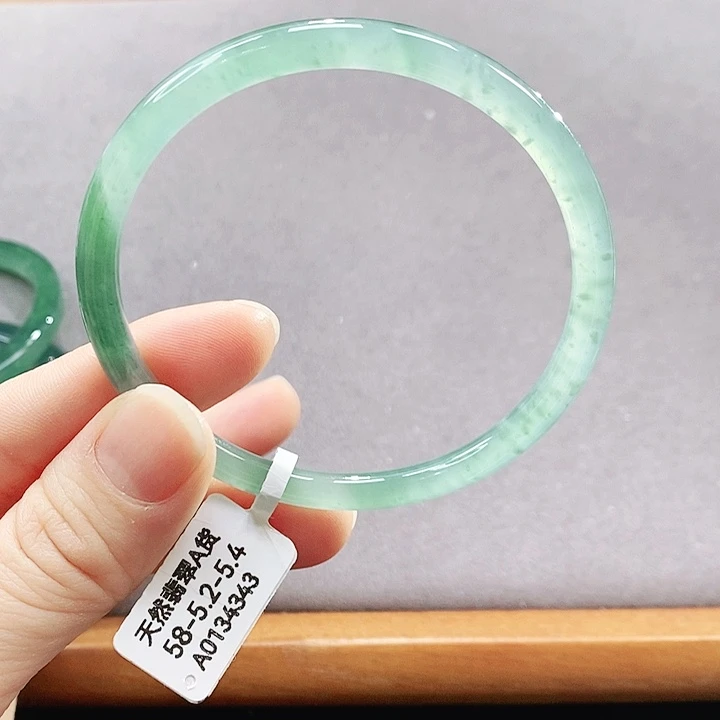 翡翠未镶嵌手镯（圆镯）