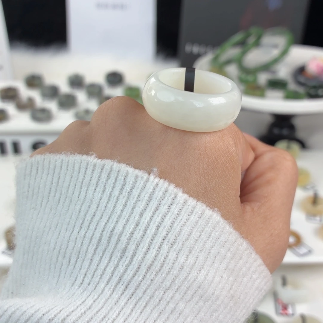 和田玉未镶嵌戒指Q50俄白轮胎19.9不退换