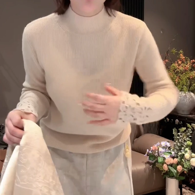 冬季韩版新款设计感百搭半高领拼接袖口勾花针织衫LK2501149