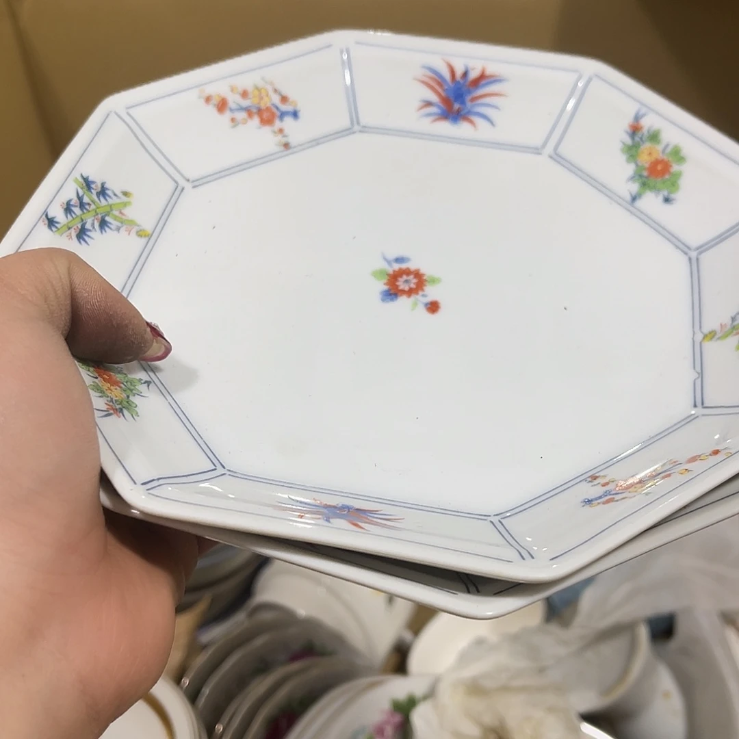 瓷片荷**香羽毛球赛也很不错了的样子我