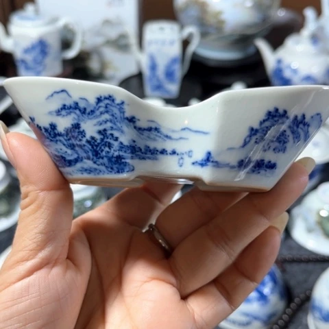 汪派山水第四代汪沁柴窑青花微瑕