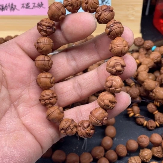 龙纹桃核小猪色差