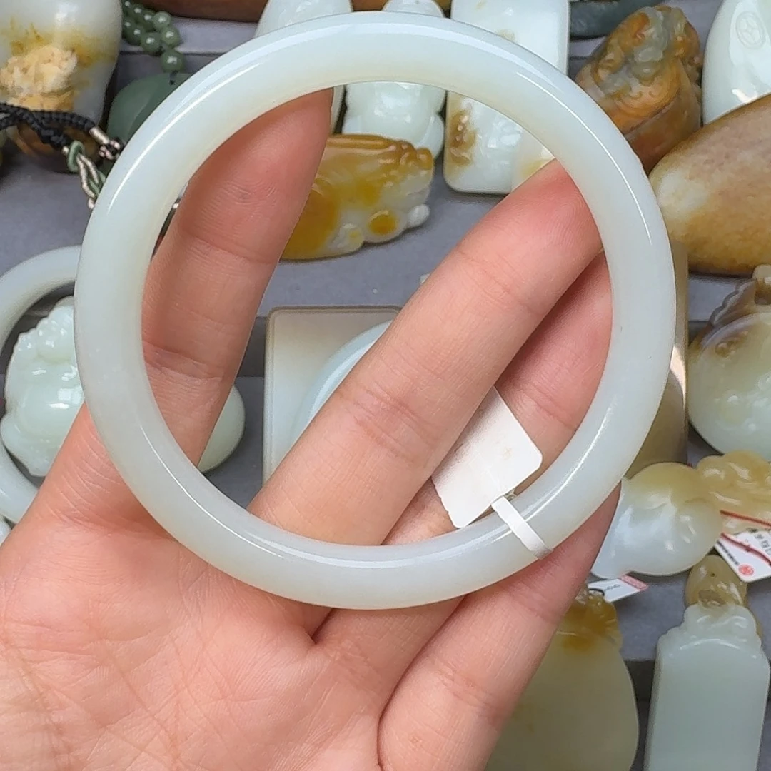 和田玉未镶嵌手镯