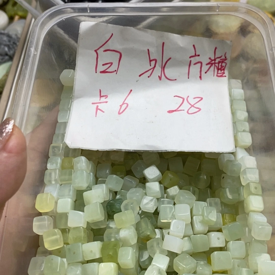 蛇纹石玉未镶嵌挂坠