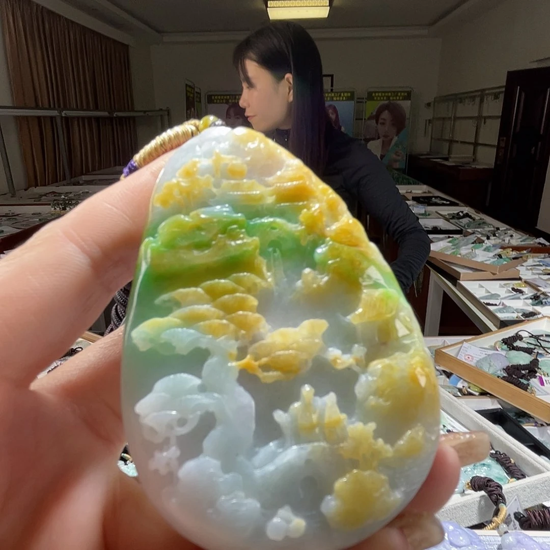 翡翠未镶嵌颈饰一