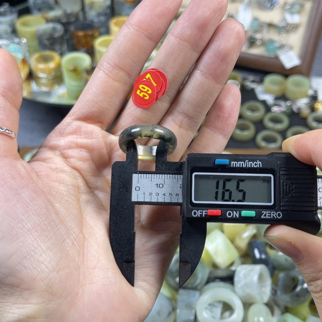 蛇纹石玉未镶嵌戒指