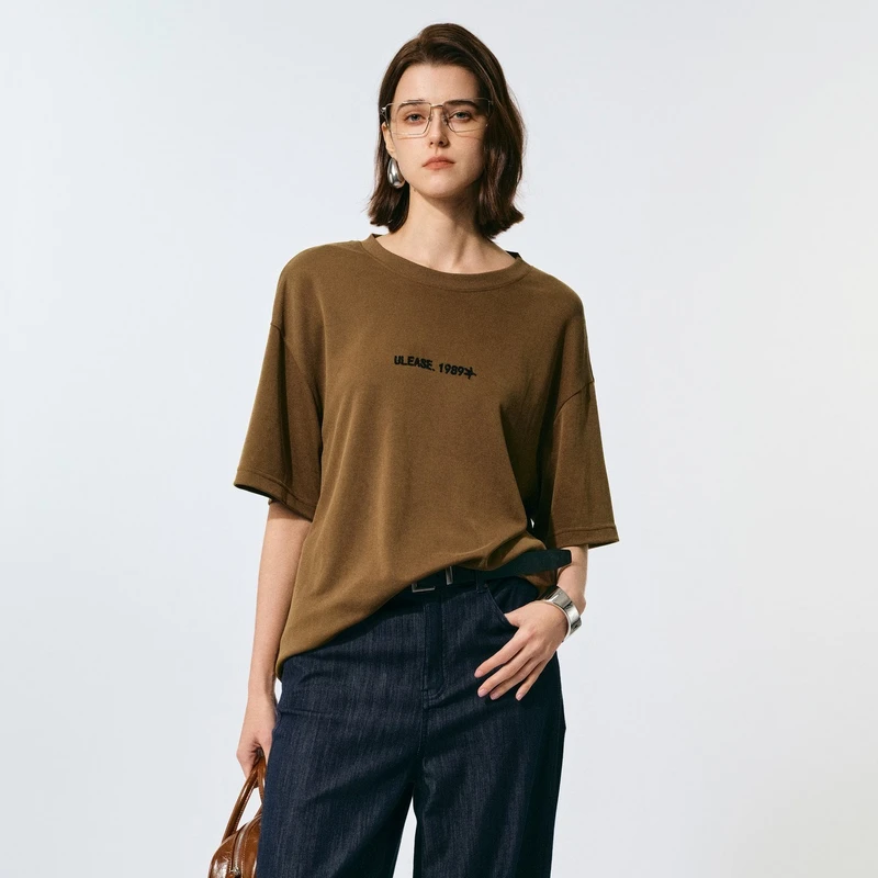 U/TI 咖色后背镂空设计感小心机复古简约字母图案透气宽松短袖T恤