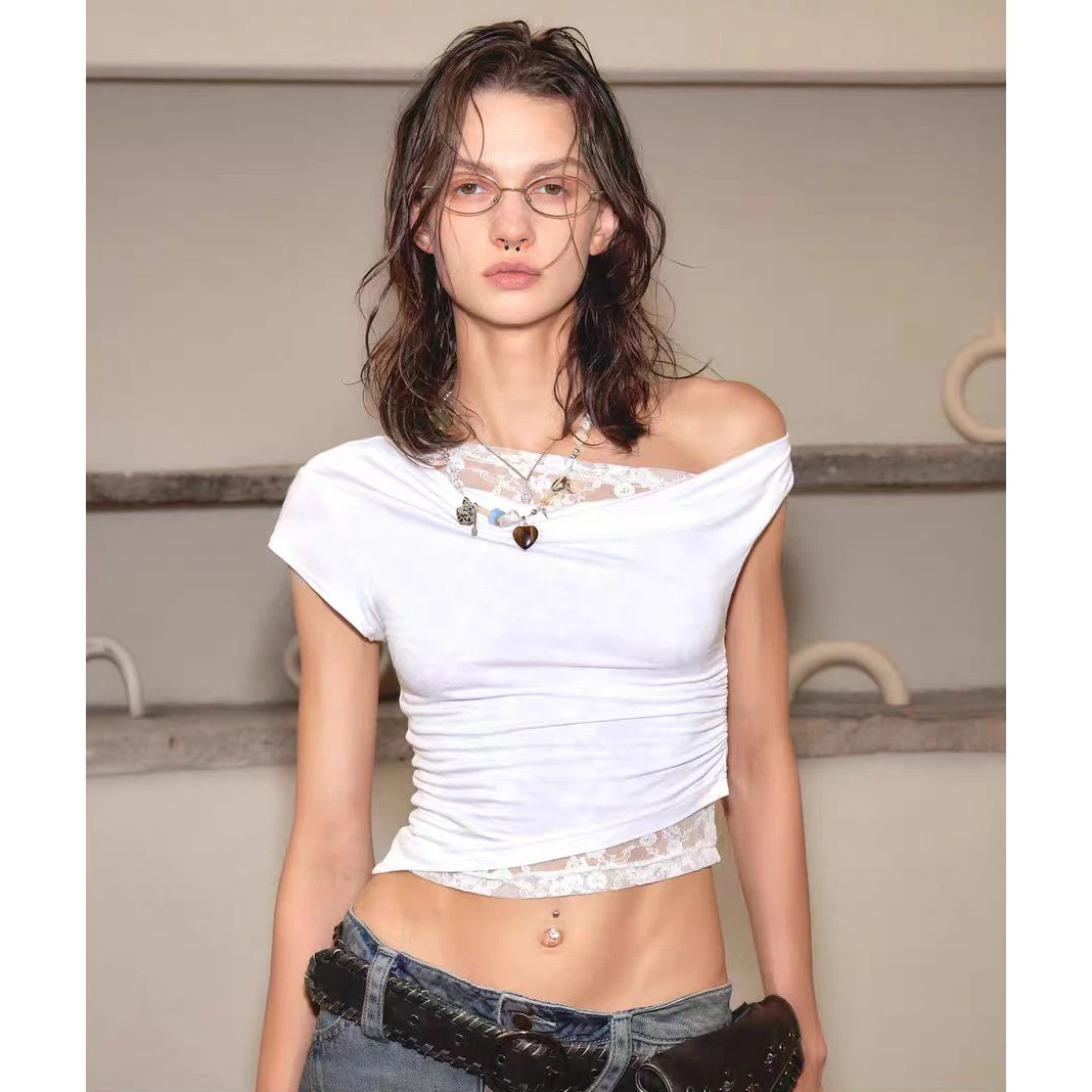 夏季一字肩拼接荡领上衣女蕾丝露肩设计感不规则白色短袖修身T恤