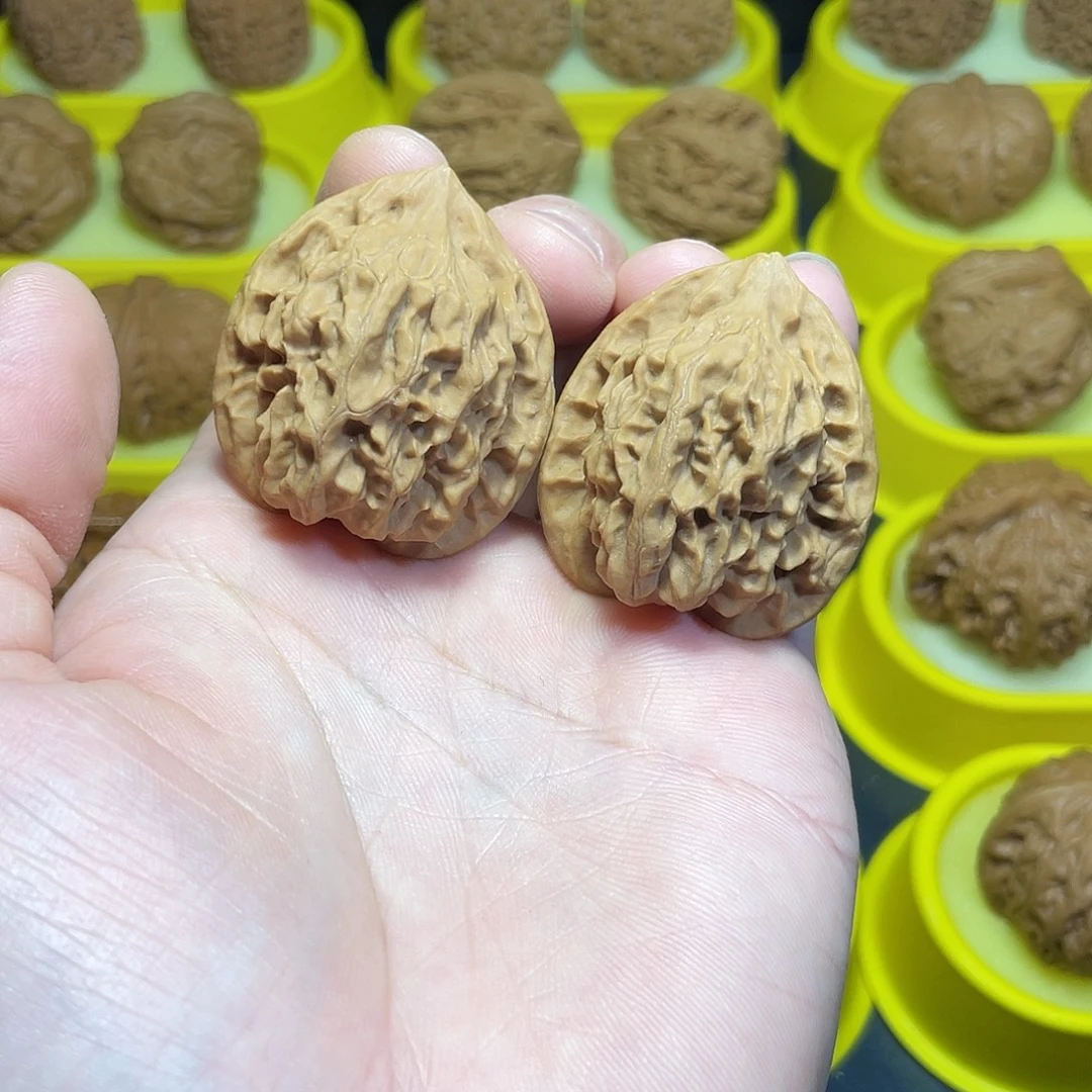 文玩核桃吊坠37尺虎头