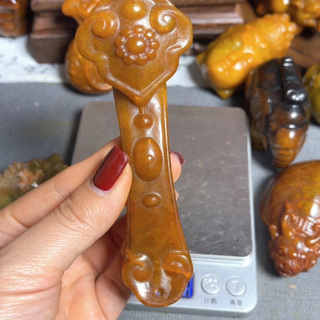 蛇纹石玉合金颈饰嗯嗯