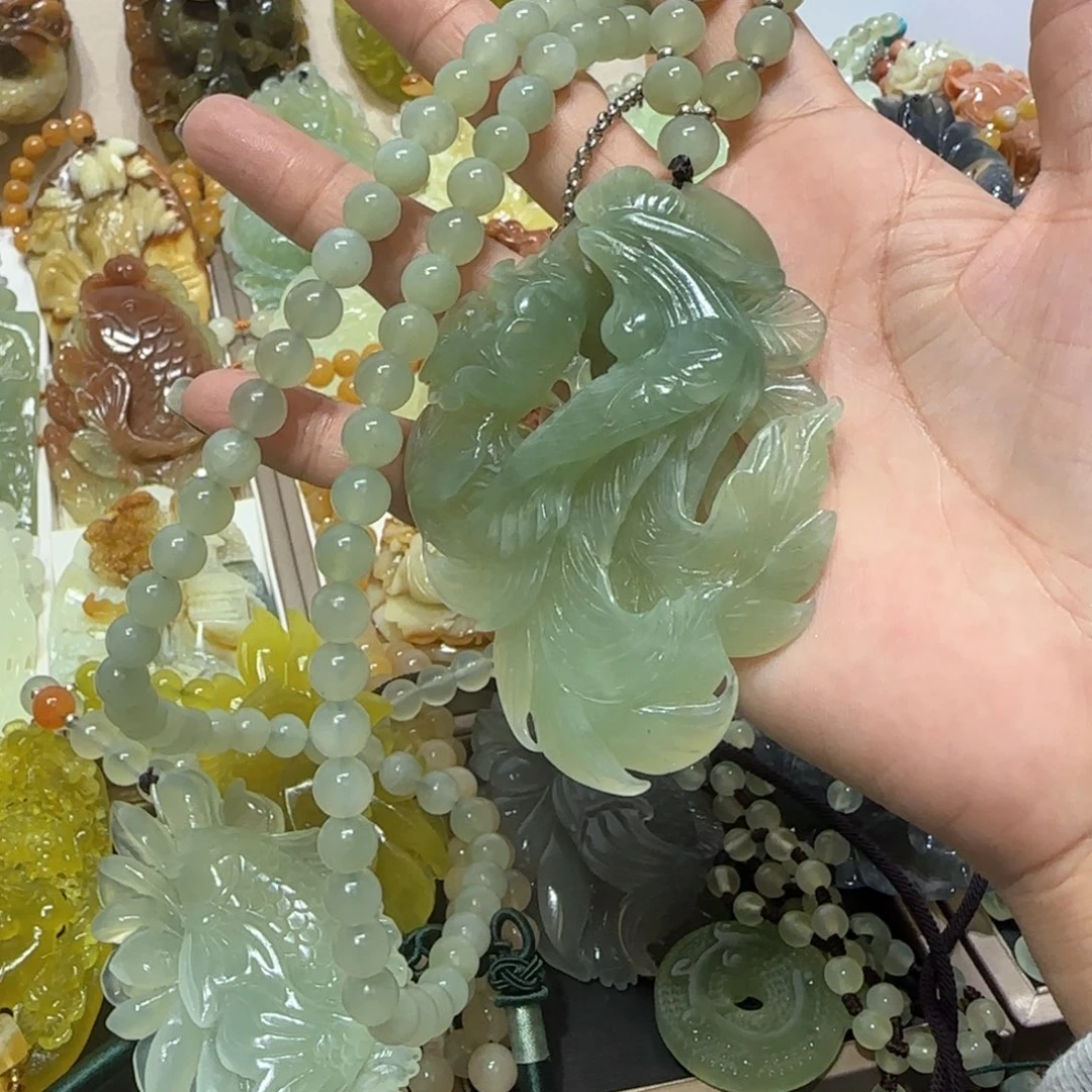 未镶嵌蛇纹石玉吊坠