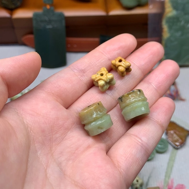 浅***然岫岩河磨玉（透闪石质玉）未镶嵌挂件