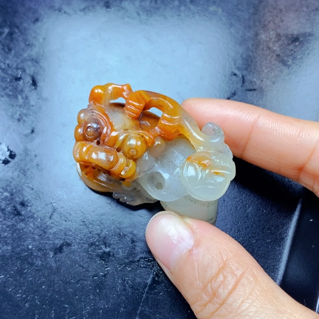 石英质玉（黄龙玉）未镶嵌颈饰