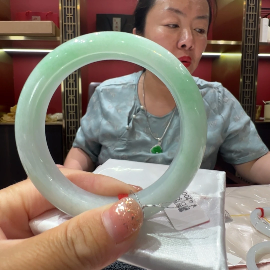 牙***牙翡翠手镯未镶嵌绿底，买断，不退不换58