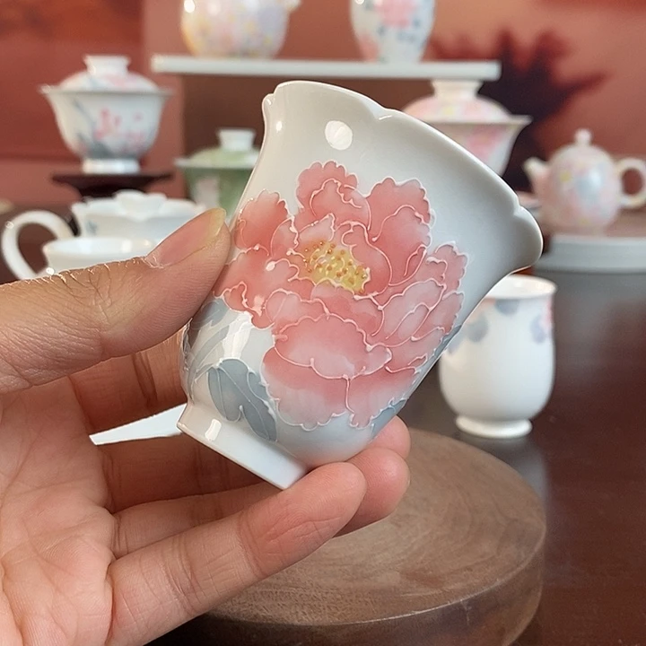 牡丹品茗杯手绘釉下高温