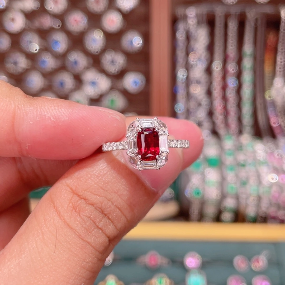 18K金镶嵌戒指红宝石1.01ct 无烧鸽血