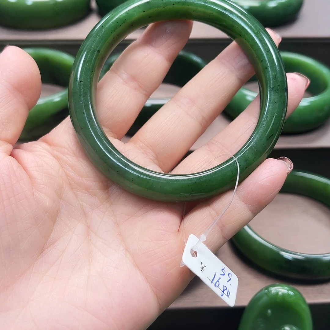 和田玉（碧玉）未镶嵌手镯