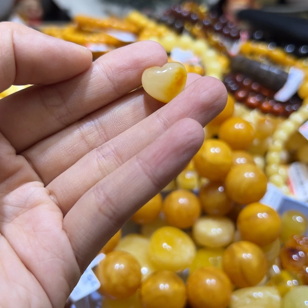 琥珀珠宝奇石未镶嵌