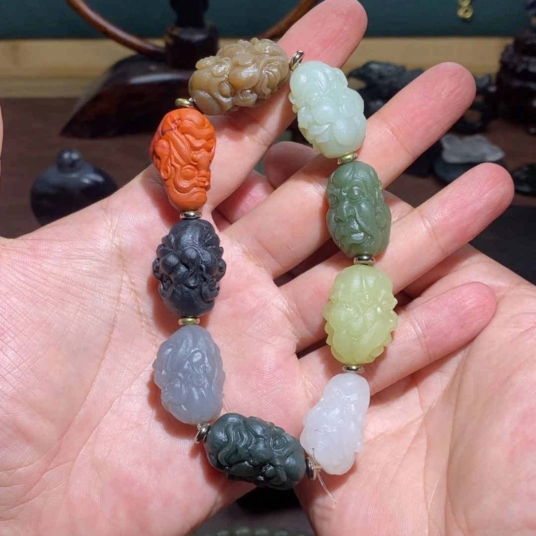 赖***子颈饰未镶嵌和田玉定制