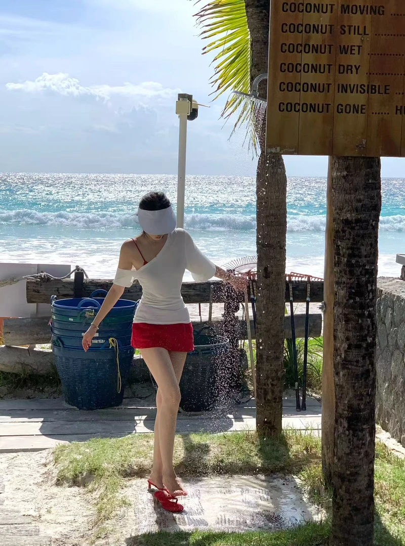 不冷BULENG 有点不一样的露肩设计纯欲松弛宽松T恤