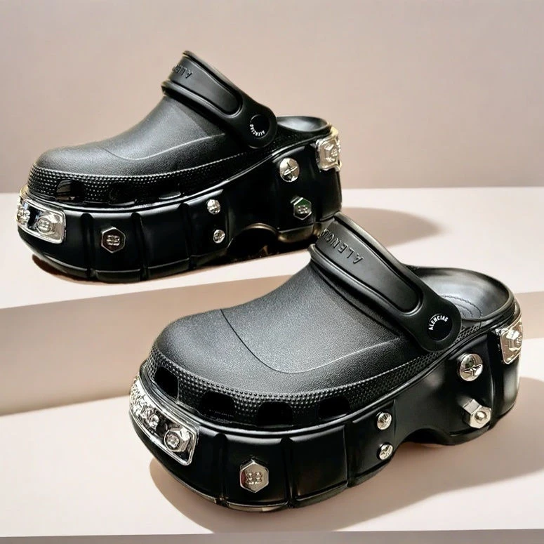 巴黎洞洞鞋女款2025铆钉增高厚底凉拖鞋女夏外穿包头拖鞋沙滩凉鞋