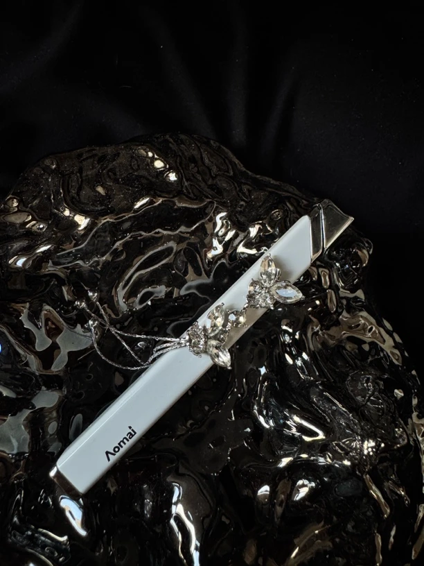 高颜值轻奢蝴蝶花海精致女士打火机手工小众情侣礼物便携