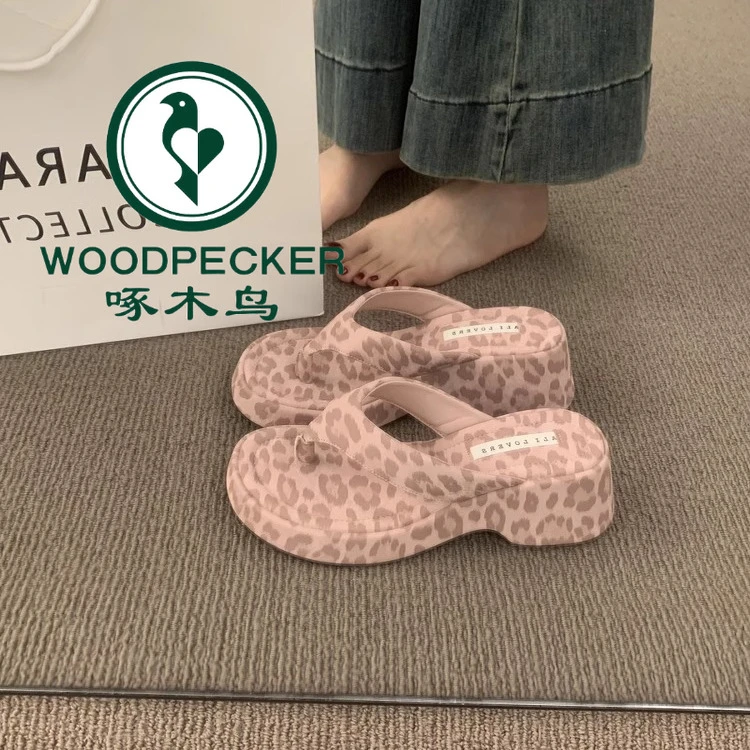 啄木鸟网红厚底坡跟豹纹夹趾人字拖法式绝美海边沙滩拖鞋女夏外穿