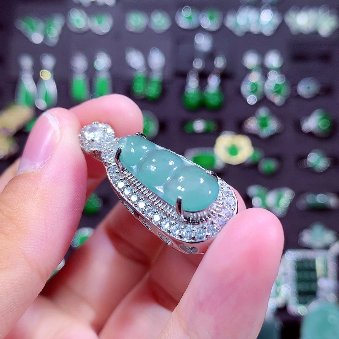 颈饰未镶嵌翡翠天然