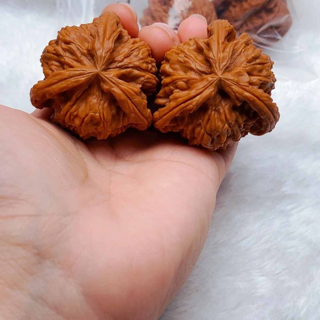 s***y吊坠文玩核桃三棱